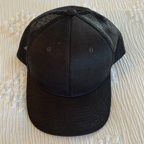 Black mesh, back trucker hat-NWOT - Picture 1 of 7